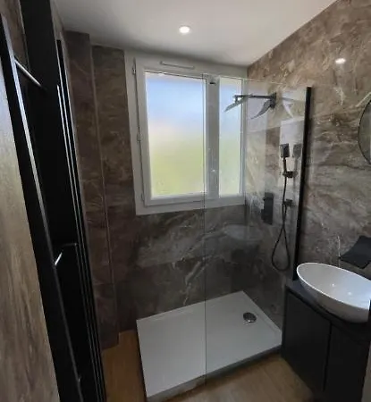Climatise Avec Balcon Apartment *