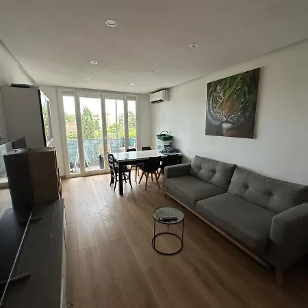 Apartment Climatise Avec Balcon *